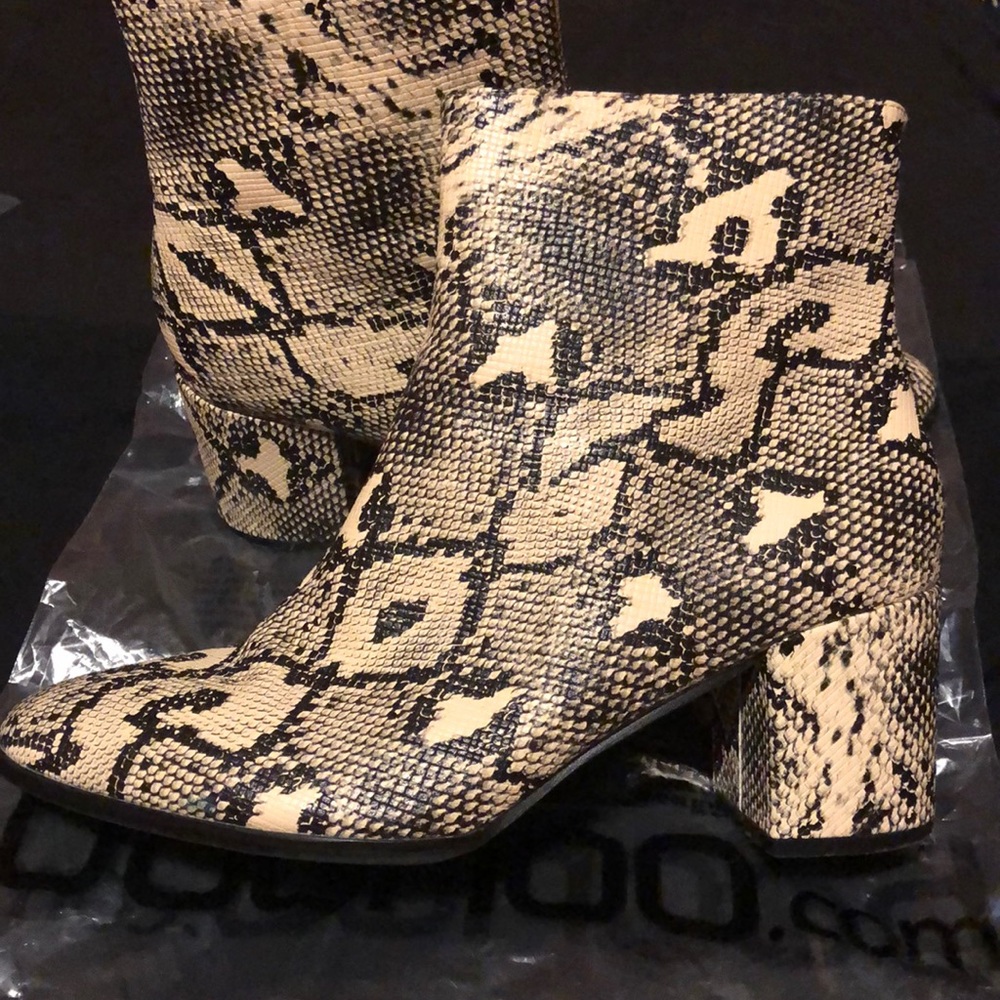 Snakeskin Ankle Boots Sz. 9